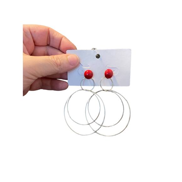 round earrings with red bead accent - Picture 1 of 4